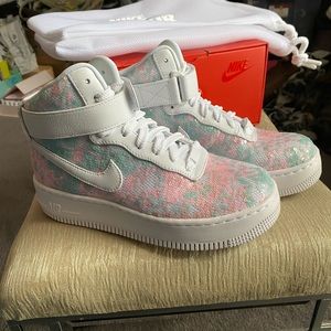 Nike women’s AF1 Upstep HI LX